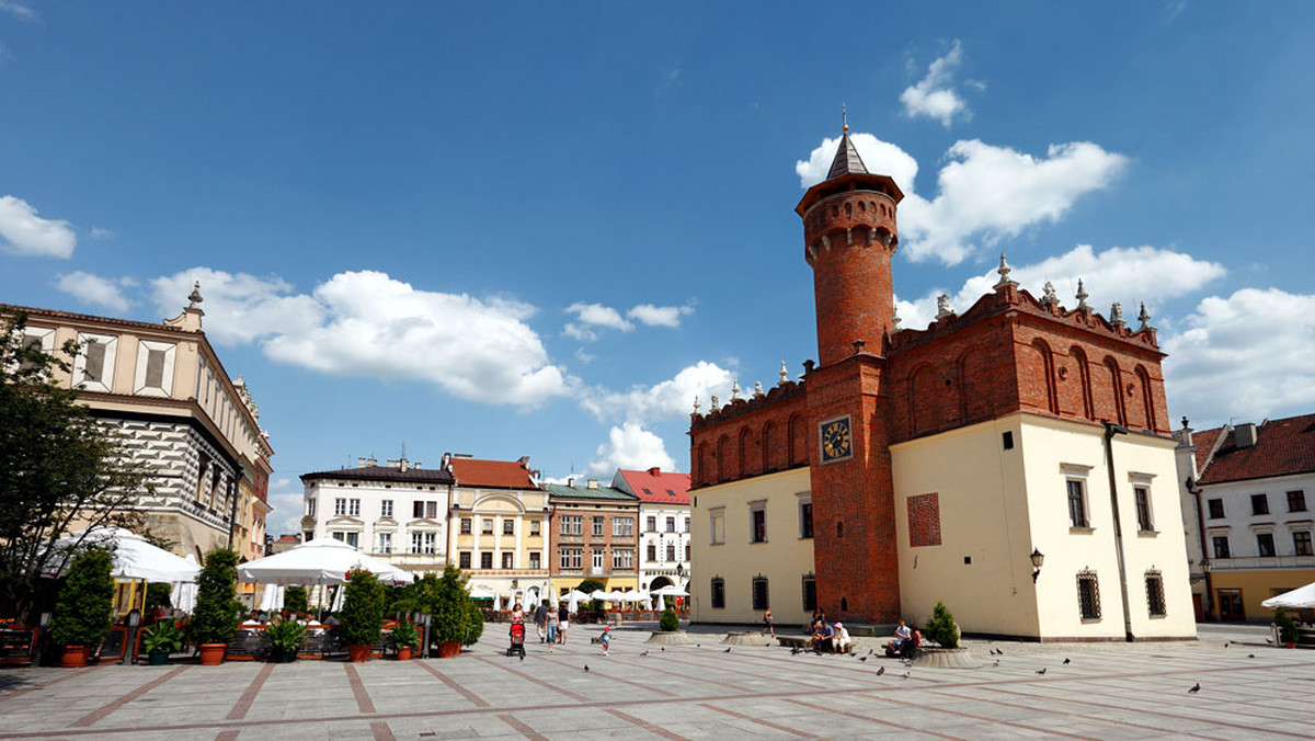 Ci, którzy byli tu kilkanaście czy kilkadziesiąt lat temu i pamiętają zaniedbane centrum, przeżyją miłą niespodziankę. Miasto naprawdę wypiękniało, kamieniczki odzyskały blask, a ulica Wałowa stała się modnym spacerniakiem.