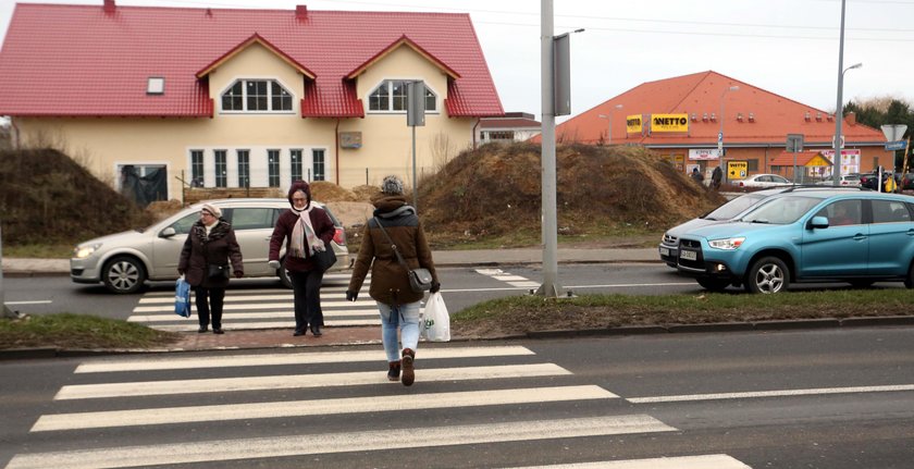 Przejście dla pieszych przy skrzyżowaniu ul. Płka. Dąbka i Staniewicza na Pogórzu w Gdyni. To miejsce jest bardzo niebezpieczne