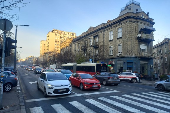 (MAPA) OD SUTRA BULEVAROM DESPOTA STEFANA SAMO JAVNIM PREVOZOM Velike izmene saobraćaja u Beogradu: Četiri linije menjaju trasu, ukida se stajalište, a evo do kada sve traje