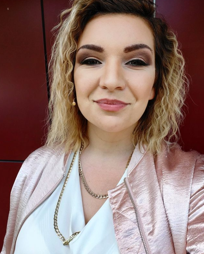 Komička Simona Salátová. 