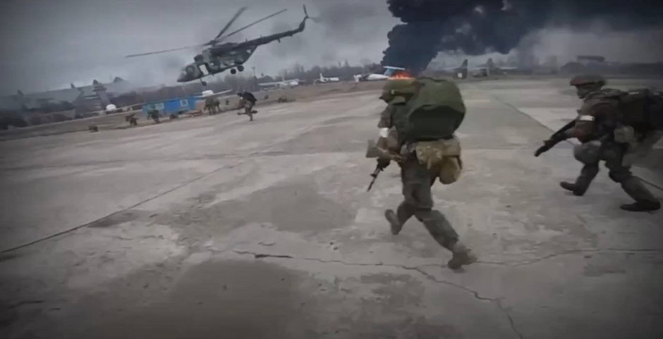 Pierwsze chwile rosyjskiego desantu na płycie lotniska Hostomel. Zdjęcia z kamery nahełmowej jednego z żołnierzy
