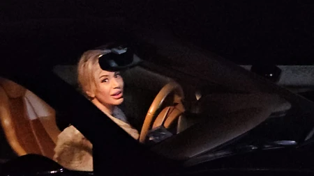 Dušica Jakovljević u luks autu