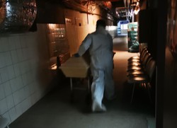 Ile "żyje" koronawirus? Po 250 dniach zmarł zakażony mężczyzna