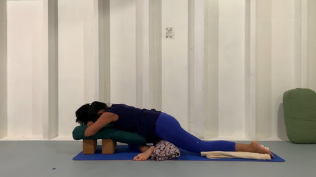 Jak praktykować jogę w domu? - Lakshmi Yoga