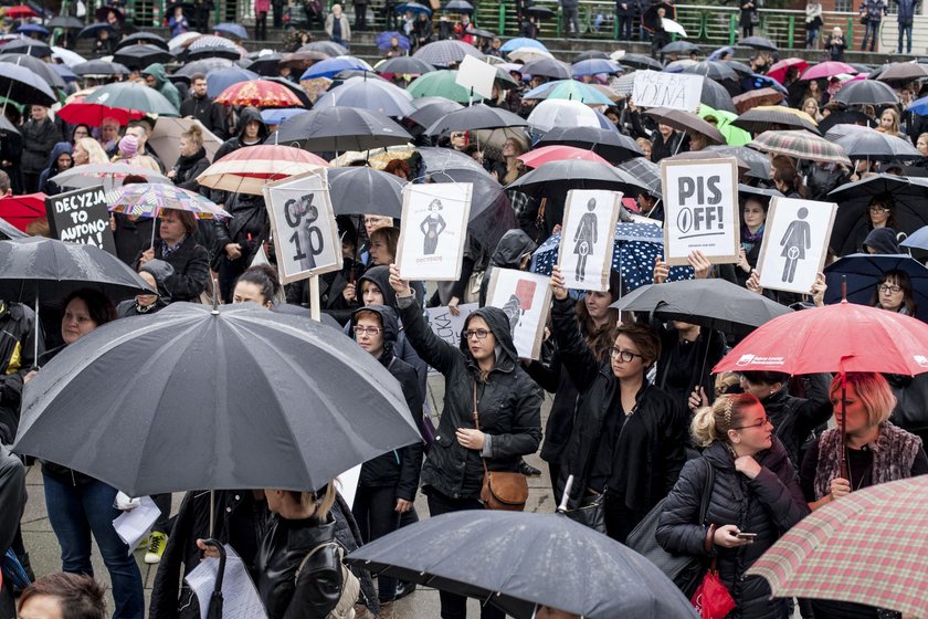 Czarny protest. Manifestacje w całej Polsce 