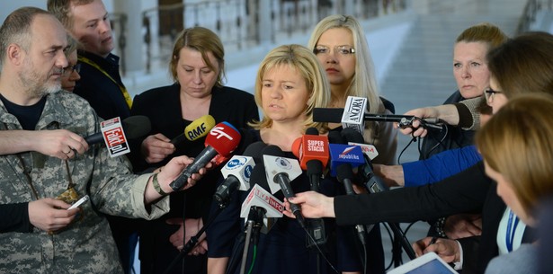 Magdalena Merta, Małgorzata Wassermann, Ewa Kochanowska i Ewa Błasik, podczas konferencji prasowej przedstawicielek rodzin ofiar katastrofy smoleńskiej, 8 bm. w Sejmie.