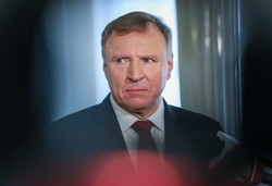 Jacek Kurski drwi z TVP. "Wyszli na pajaców"