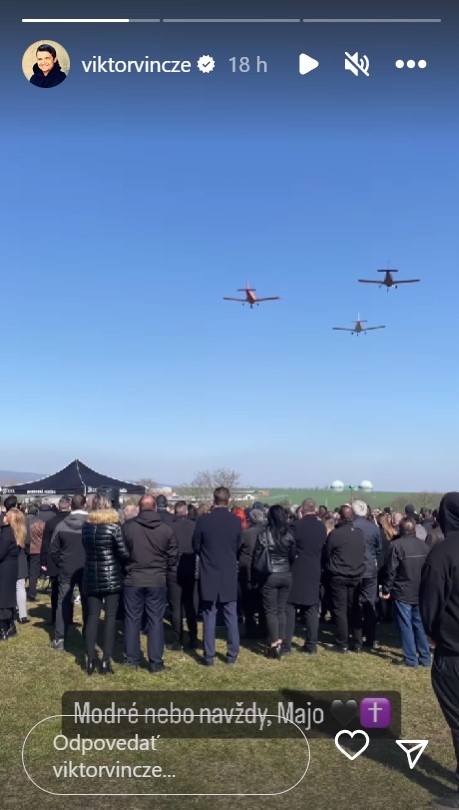 Viktor sa zúčastnil poslednej rozlúčky s pilotom.