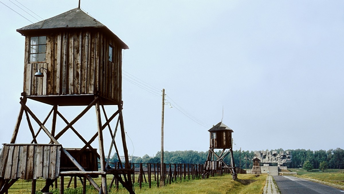 Pamięć ofiar niemieckiego obozu koncentracyjnego na Majdanku w Lublinie uczczono dziś, w 74. rocznicę jego likwidacji. W latach 1941-44 życie straciło tam około 80 tys. osób, w tym 60 tys. Żydów.