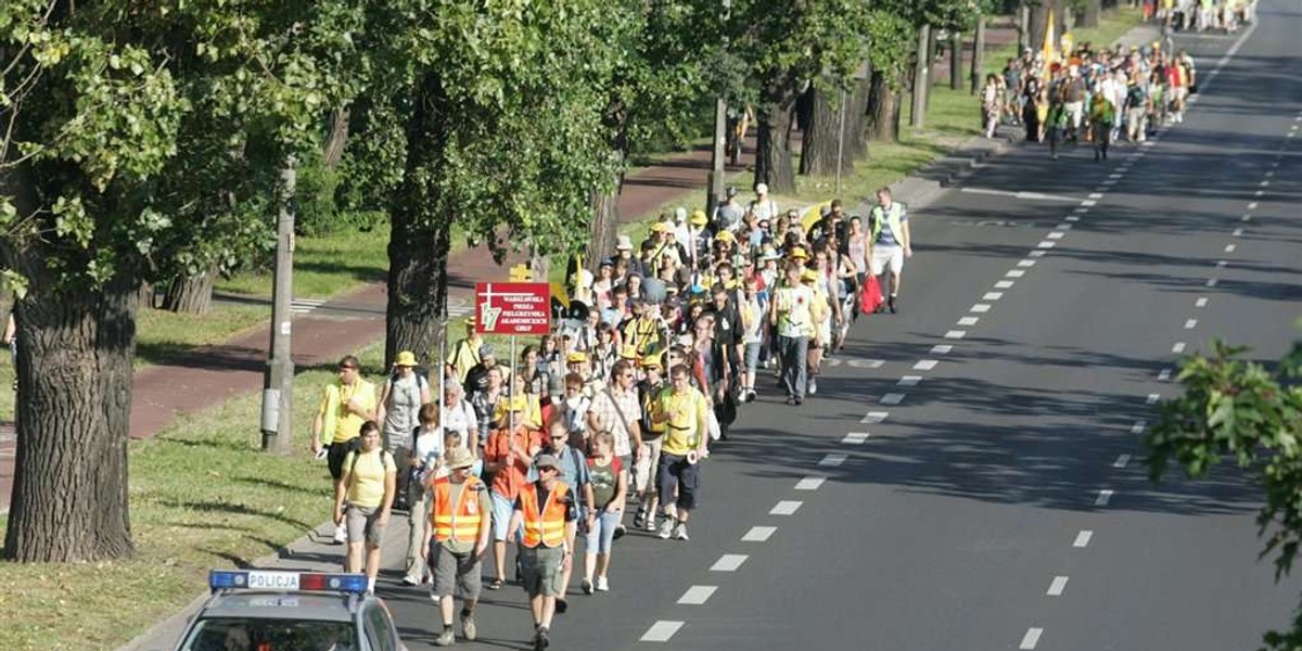 Samochód wjechał w pielgrzymkę! 11 osób rannych