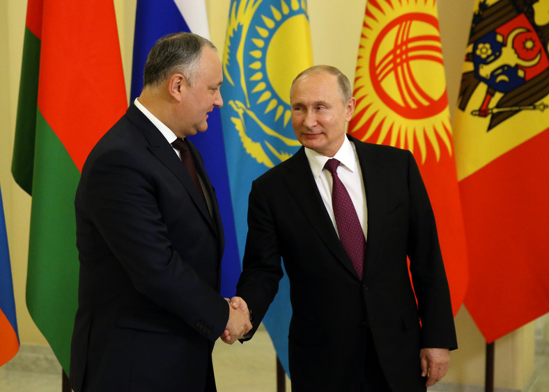 Prezydent Rosji Władimir Putin z byłym prezydentem Mołdawii Igorem Dodonem w Rosji, 6 grudnia 2018 r.