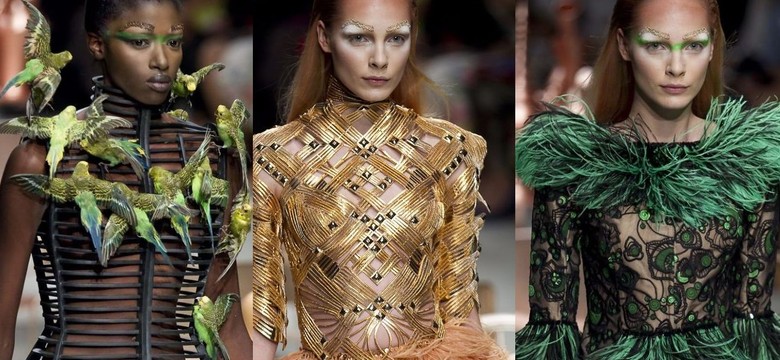 Kobieta niczym rajski ptak w kolekcji Manish Arora