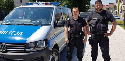 Dusił się obiadem. Uratowali go policjanci