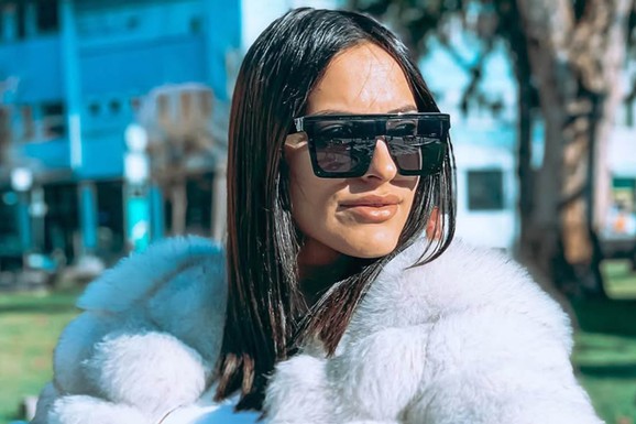 "KAD TE NIJE BRIGA DAL’ SU DECA SPAVALA DO 6 POPODNE, NI KAD ĆE LEĆI" Pevačica se udala za hrvatskog biznismena, a sad se oglasila isrpljena iz kreveta