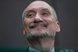 Macierewicz ma przeprosić szefa ABW za "kryminalną sytuację"