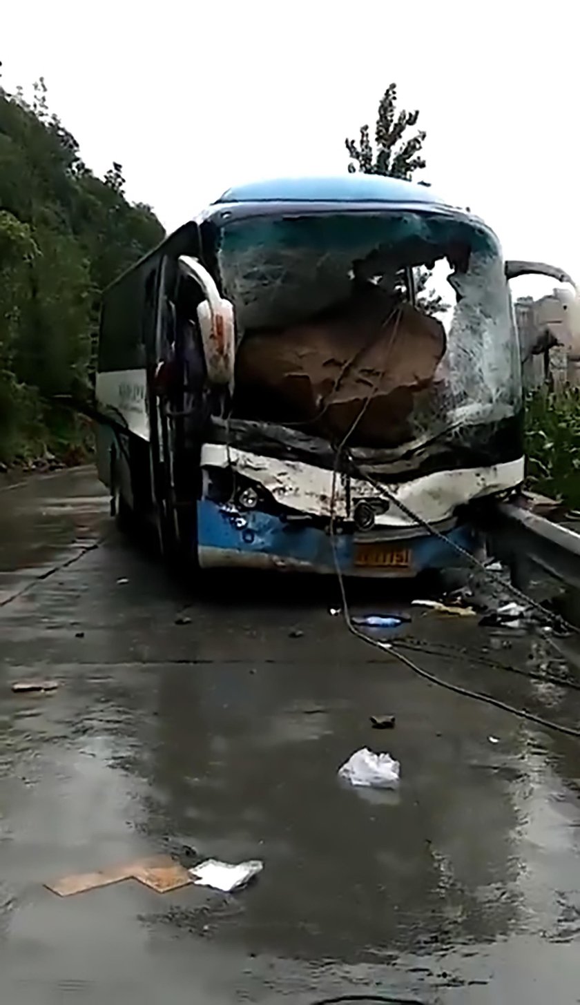 Kierowca autobusu poświęcił się dla pasażerów. Okrzyknęli go bohaterem