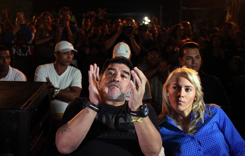 Diego Maradona zabrał swoją dziewczynę na koncert