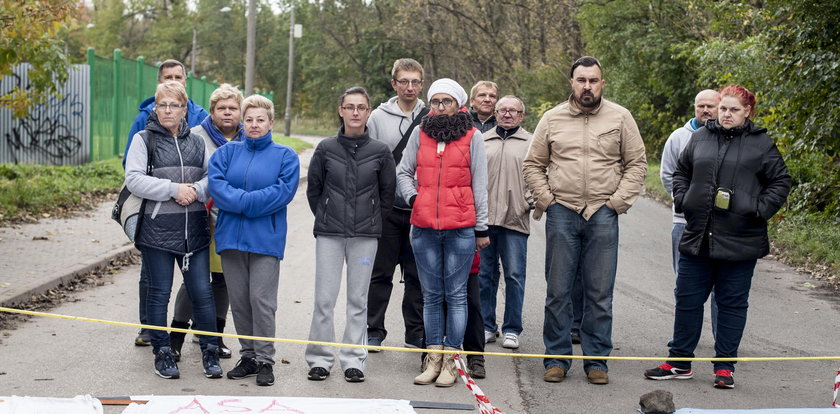 W Zabrzu mieszkańcy blokowali drogę śmierdzącym ciężarówkom