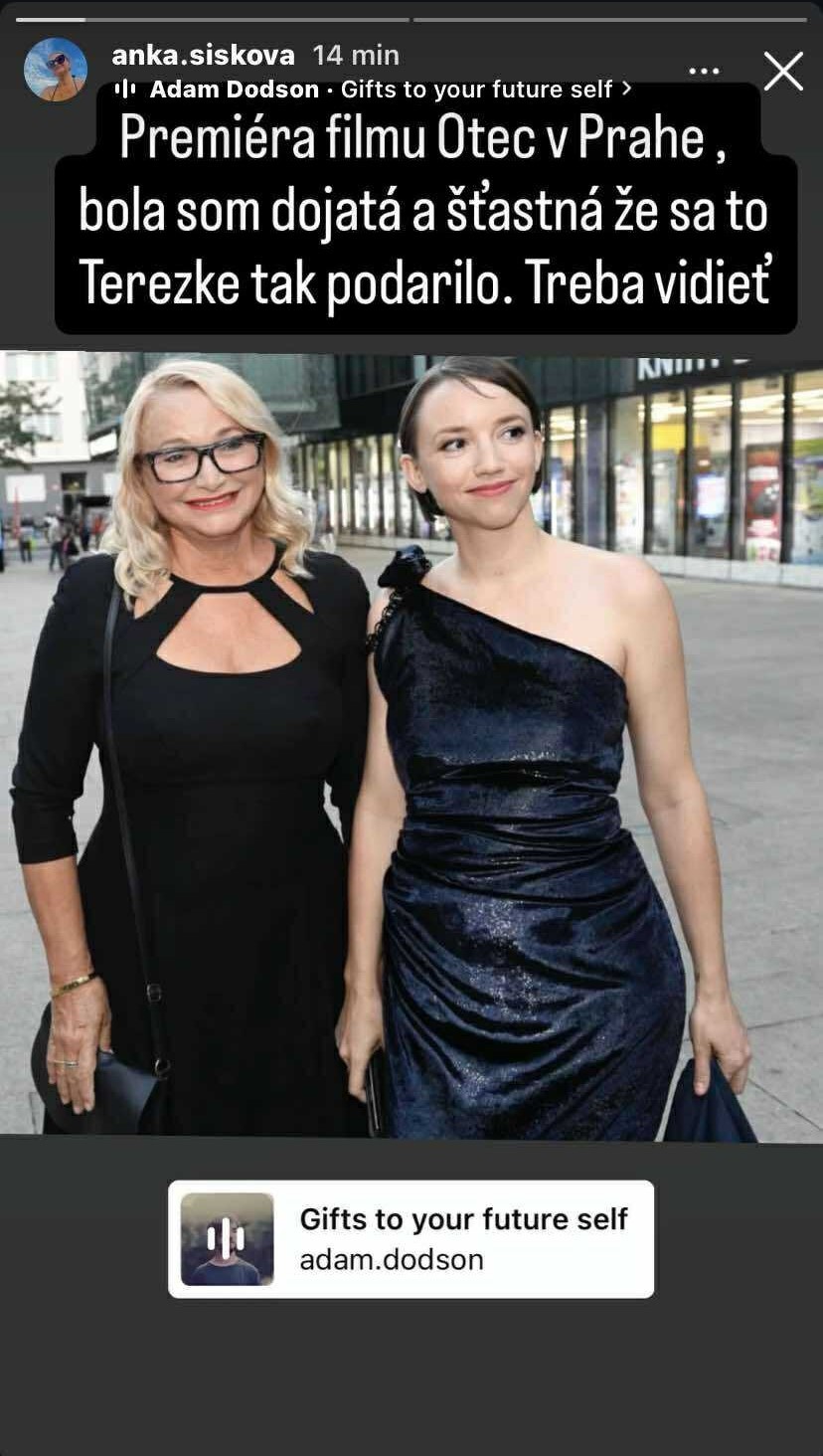 Herečka Anna Šišková a jej dcéra Tereza Nvotová na premiére filmu Otec v Prahe.