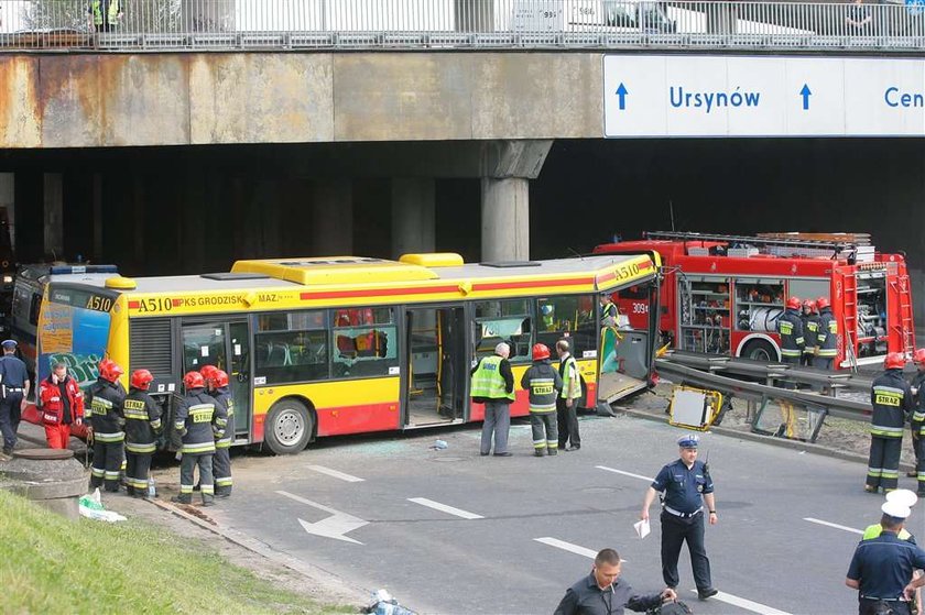 Masakra w stolicy! Autobus z dziećmi spadł ze skarpy!