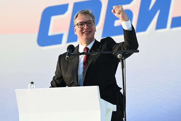 "UJEDINJENA SRBIJA", POMILOVANJA I NAJAVLJENA OSTAVKA VUČIĆA Šta nas čeka posle velikog skupa SNS: "Izbori za par meseci, moguće je da ćemo do kraja godine imati i novog predsednika i premijera"