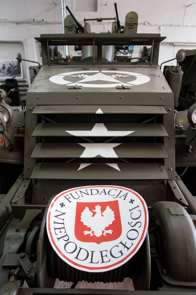 Historyczne pojazdy wojskowe i rekonstruktorzy z Lubelskiej Fundacji Niepodległości