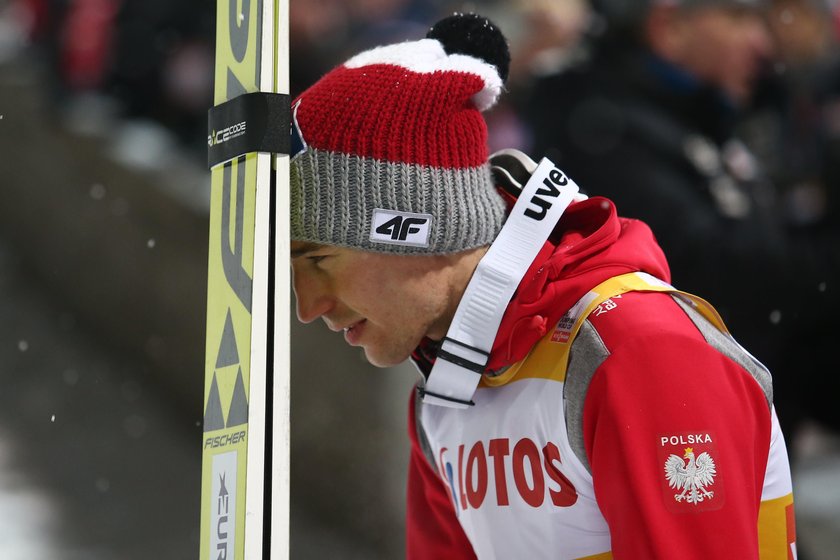 PŚ w Wiśle: Kamil Stoch ma kontuzję. Kolano wciąż go boli