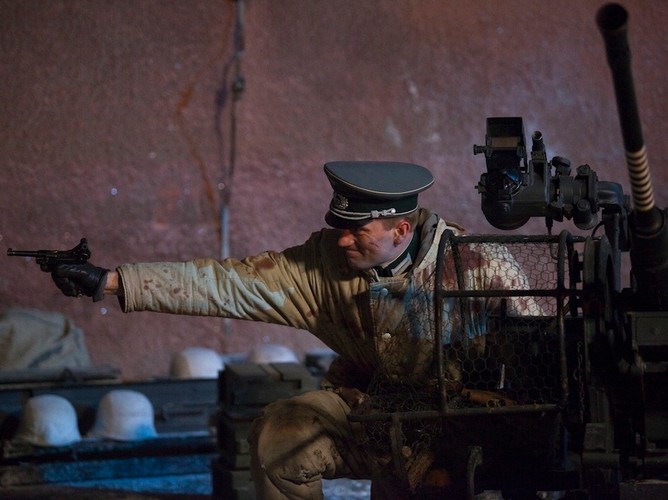 Reżyserią filmu zajął się Patryk Vega, a za scenariusz odpowiada Władysław Pasikowski