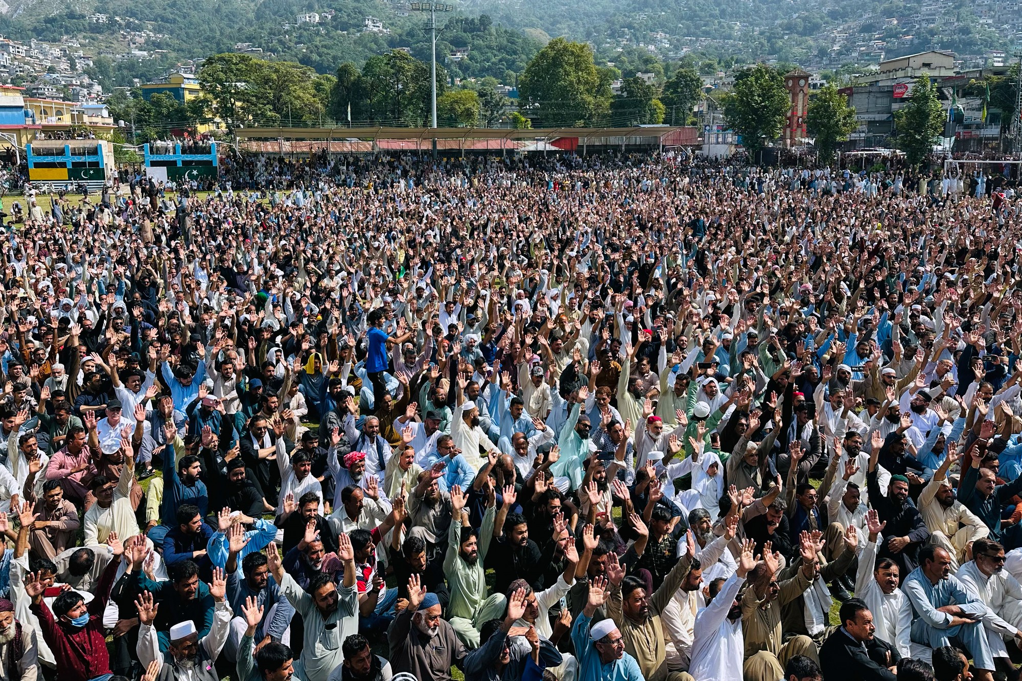  Protesty v Pakistane na hranici s Indiou si vyžiadali najmenej deväť obetí.