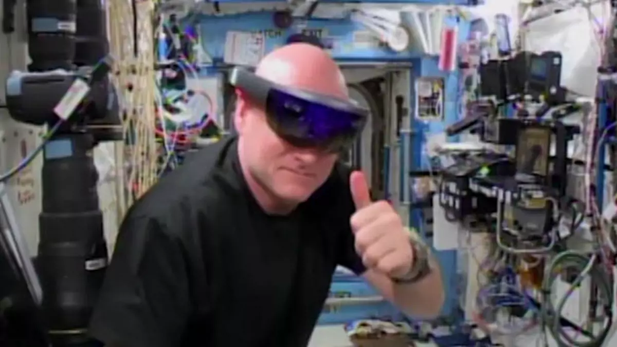 NASA publikuje film z astronautą używającym HoloLens (wideo)