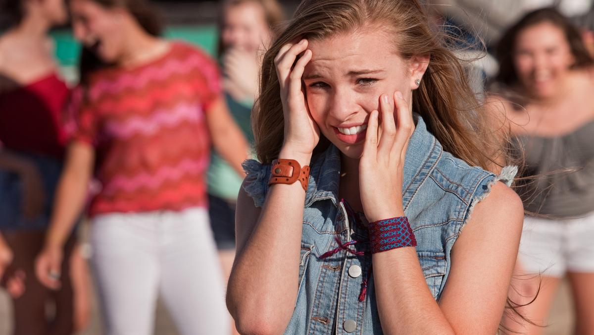 trema stres nastolatki pewność siebie równieśnicy