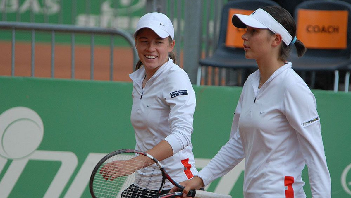 Polskie deblistki, Klaudia Jans i Alicja Rosolska awansowały do półfinału turnieju WTA w Pradze (z pulą nagród 220 tys. dol.).