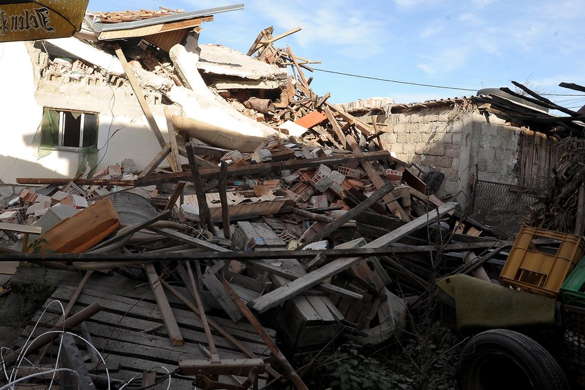 Od razornog zemljotresa jačine 5,4 stepena po Rihteru u Kraljevu 2010. stradalo je dvoje ljudi, dok je oko 200 osoba bilo povređeno