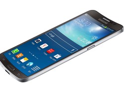 Telefon inny niż wszystkie. Samsung rozpętał nową wojnę. ZDJĘCIA