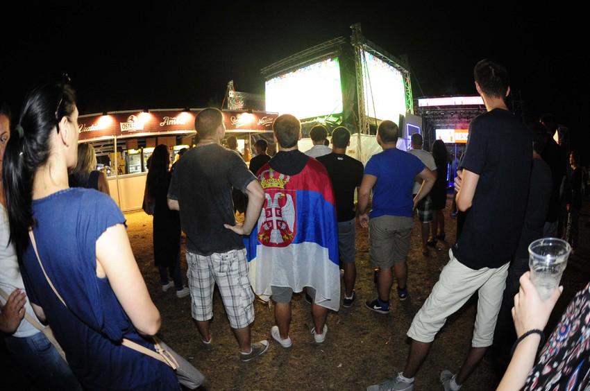 Malo muzika, pa utakmice na video bimu