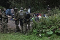 Szef MON o ludziach koczujących na granicy z Białorusią: "akcja wymierzona w Polskę"