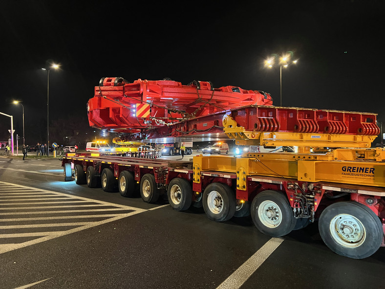 Transport gigantycznej maszyny TBM w Warszawie