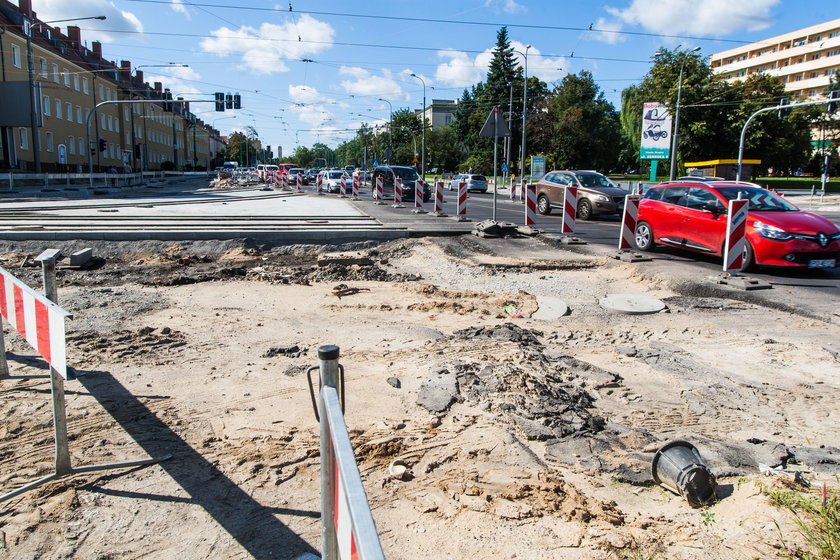 Trwa walka o możliwie najszybsze zakończenie przebudowy ulicy Dąbrowskiego.