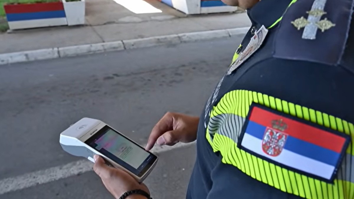 Novi android uređaj za prekršajne naloge MUP