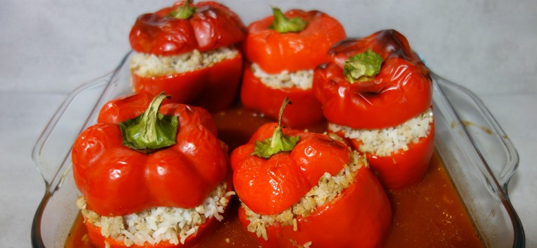 Papryka faszerowana. Szybki przepis Heni Foks na pyszny obiad