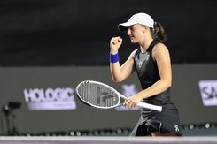 Deszcz i wiatr nie zatrzymały Igi Świątek. Polka znów może być liderką światowego rankingu