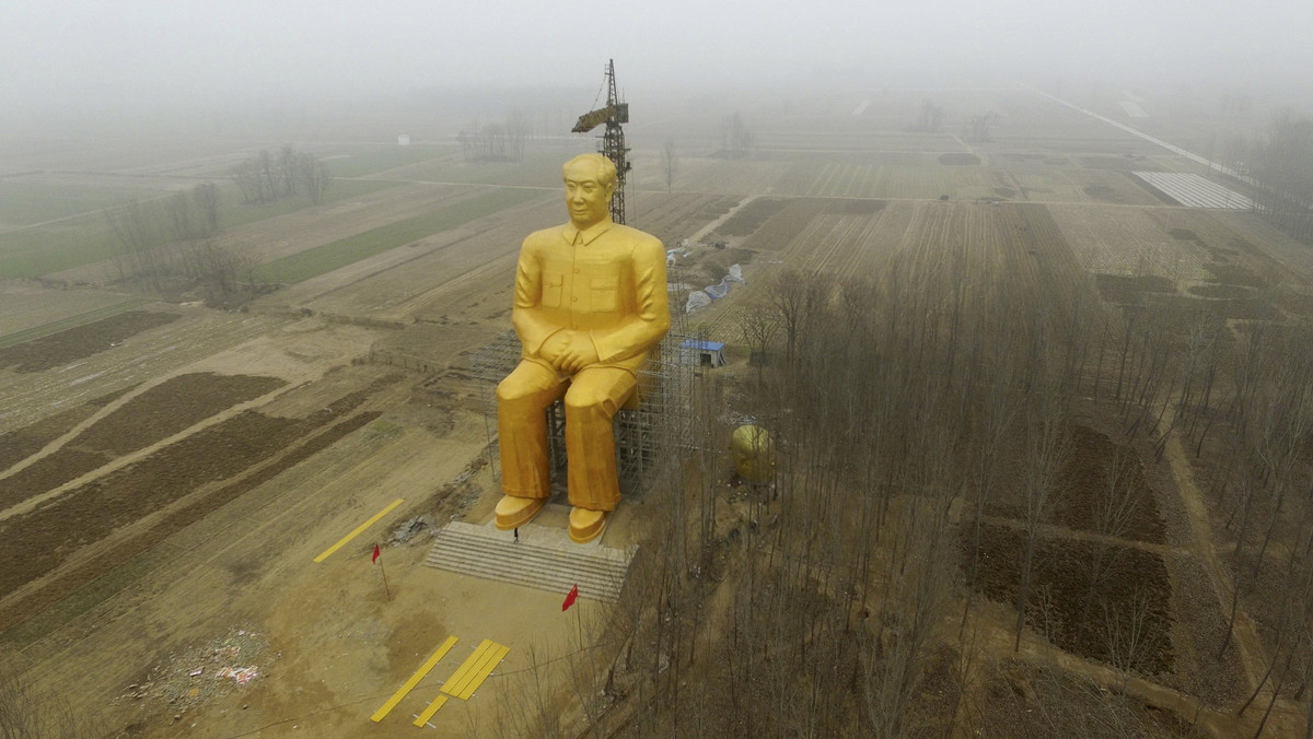 Gigantyczna statua Mao