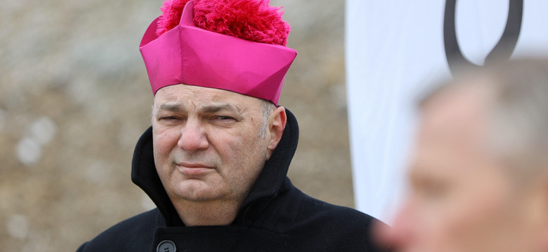 Biskup zrezygnował po wielkim skandalu. Może liczyć na luksusową emeryturę