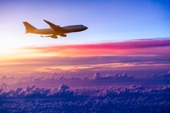 Samolot wpadł w turbulencje. 'Stewardessa oderwała się od podłoża i uderzyła głową o sufit'