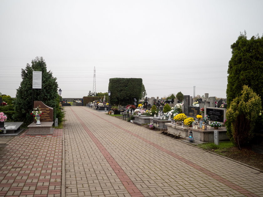 Ten cmentarz jest otwarty. Proboszcz zamienił go w park