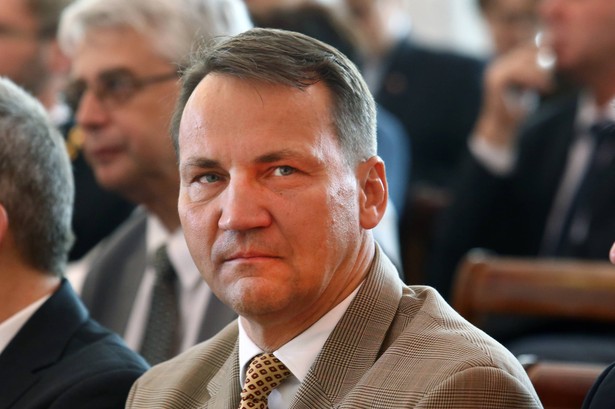 Sikorski do Brytyjczyków o zasiłkach: Zamiast kłócić się z Unią, zreformujcie swój system