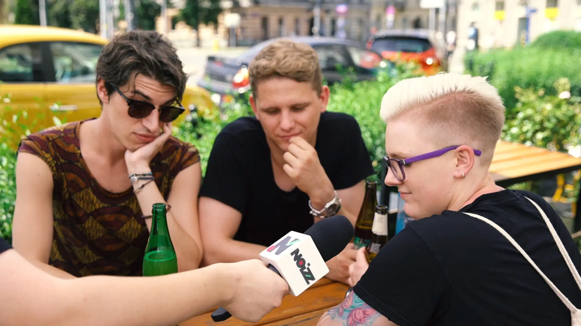 Puściliśmy ludziom na ulicy nowego Taco Hemingwaya. Reakcje? "Brzmi jak polski Bieber"