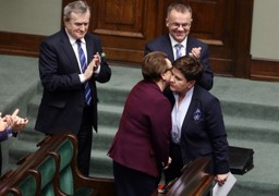 Szydło: Zalewska przywraca zaufanie do polskiej szkoły. Nie straszcie nauczycieli i uczniów
