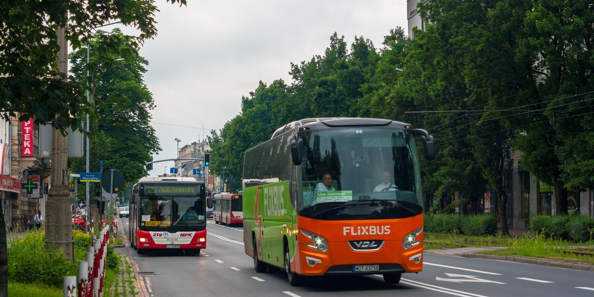 Flixbus w środę ogłosi wakacyjny rozkład jazdy. Ma się w nim znaleźć nowa, najdłuższa trasa autokarowa w Polsce. 