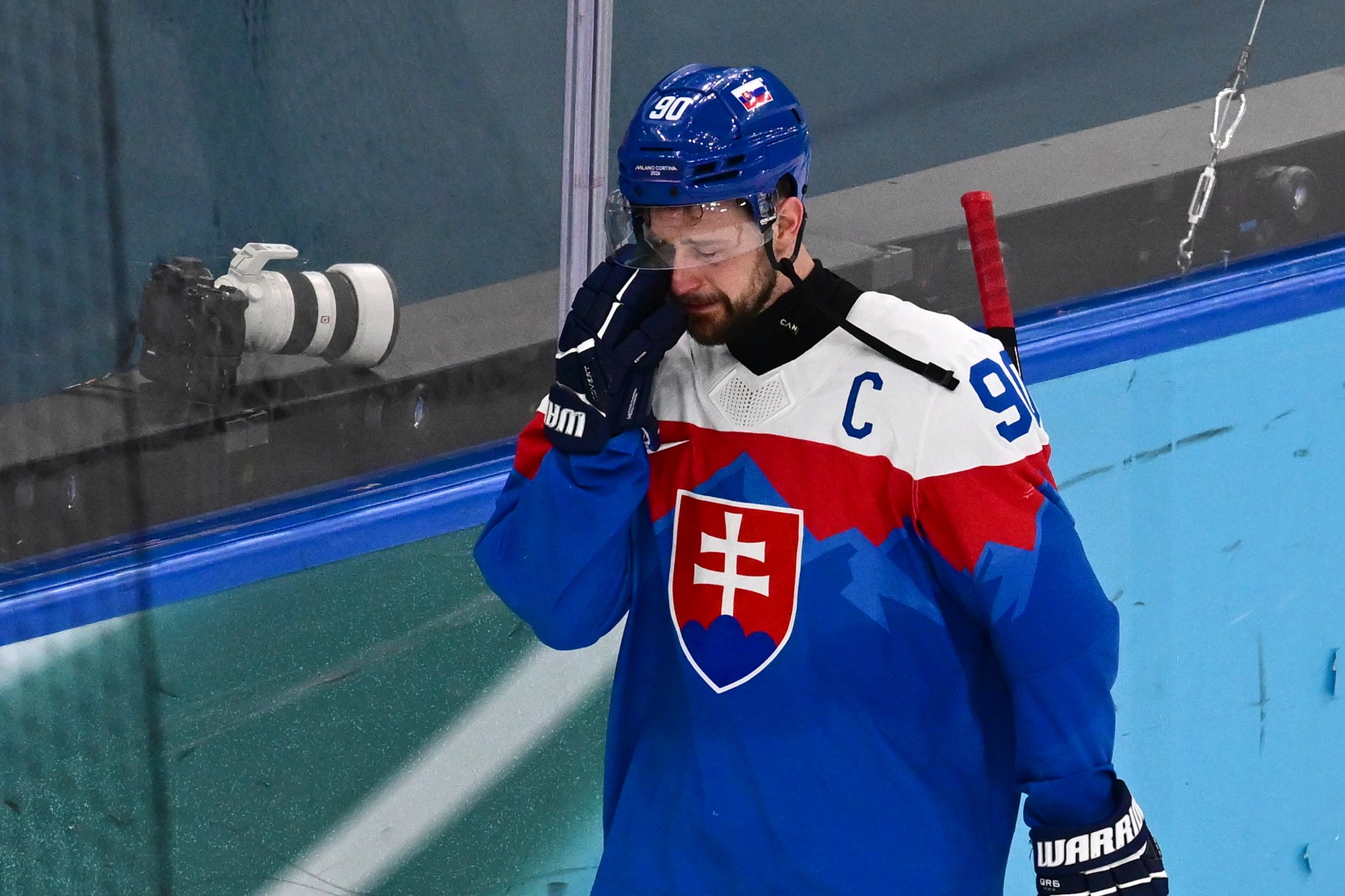 Kapitán slovenskej hokejovej reprezentácie Tomáš Tatar po prehre s Fínskom. 